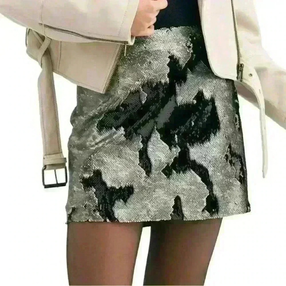 Free People one  Sequin Mini Skirt size 10 very nice condition - Picture 3 of 13